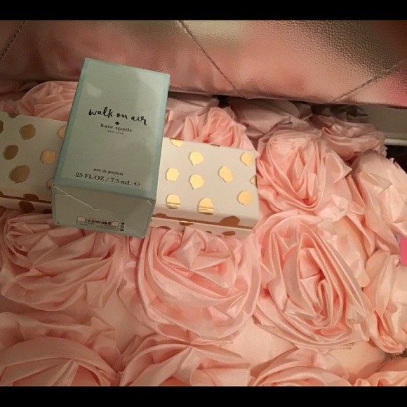 So pretty kate spade bundle . - Picture 2 of 5
